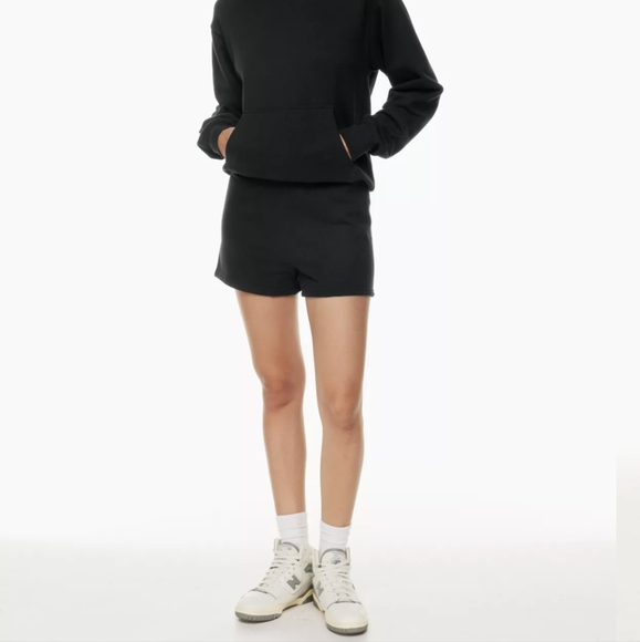 SOLD Aritzia TNA Cozy Fleece Shorts - Picture 2 of 12